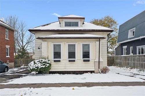 {{alt}} | Card Image