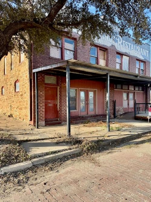 115 N Commerce St, Ranger, TX, 76470-2016 | Card Image