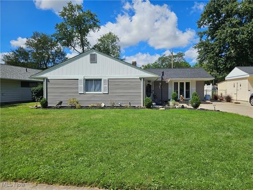 6418 Newland Rd, Parma Heights, OH, 44130-3242 | Card Image