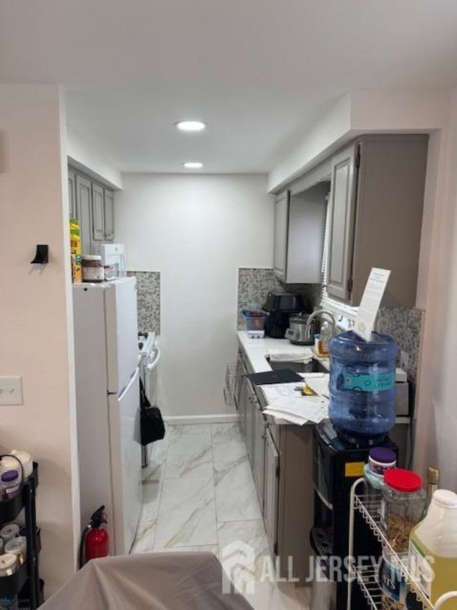 685 Audrey Dr, Condo with 2 bedrooms, 1 bathrooms and null parking in RAHWAY NJ | Image 7