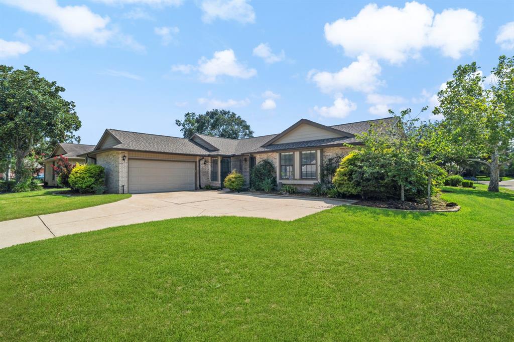 Longview Dr, Sugar Land, TX 77478