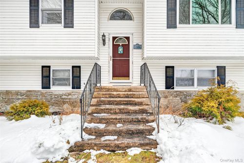 850 N Hillside Rd, Wappingers Falls, NY, 12590-6617 | Card Image