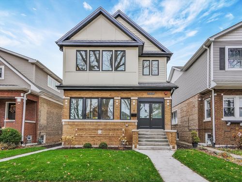 1215 N Taylor Ave, Oak Park, IL, 60302-1147 | Card Image