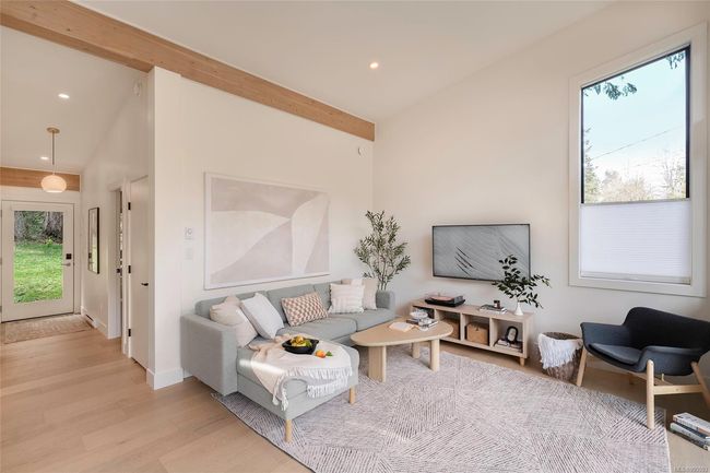 585 Wildwood Cres, House other with 1 bedrooms, 1 bathrooms and 3 parking in Gabriola Island BC | Image 12
