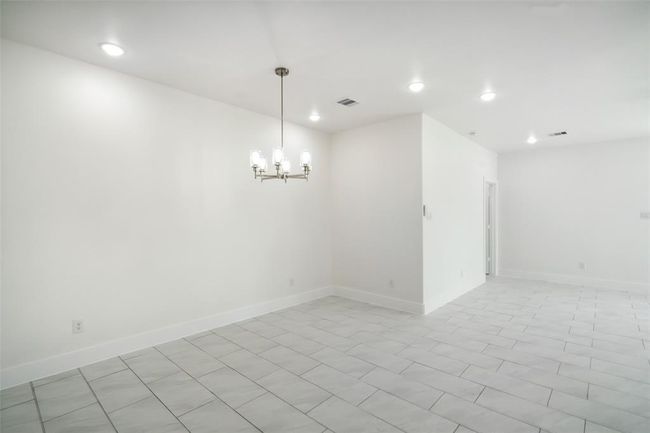 702 Azalea St, House other with 4 bedrooms, 2 bathrooms and 2 parking in Prairie View TX | Image 9