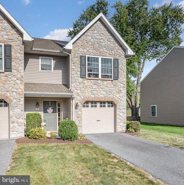 Melbourne Ln, Mechanicsburg, PA 17055