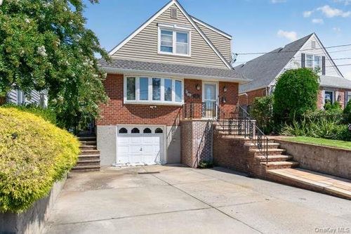 43 Stewart Ave, Hempstead, NY, 11550-2710 | Card Image