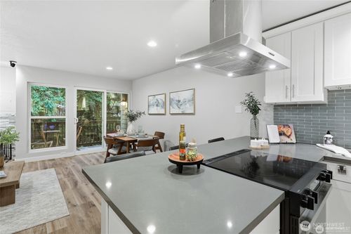 1940 N Northgate Way, Seattle, WA, 98133-8965 | Card Image