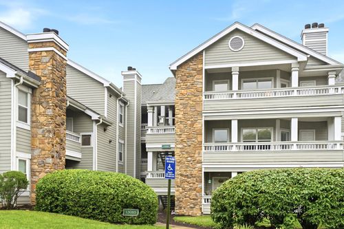 105-13085 Autumn Woods Way, FAIRFAX, VA, 22033-5164 | Card Image