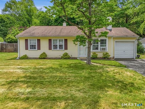 30 Van Horn Dr, East Haven, CT, 06512-1340 | Card Image