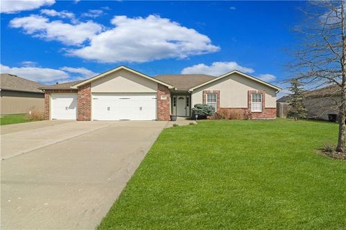 1215 Kimmy Ln, Warrensburg, MO, 64093-2623 | Card Image