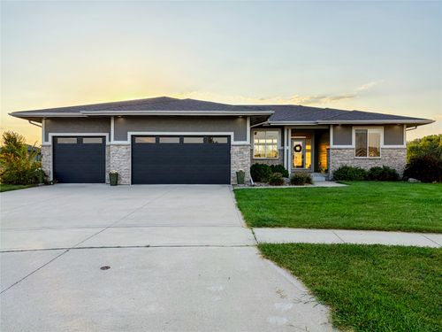 2515 Nw Ridgewood Dr, Grimes, IA, 50111-2288 | Card Image