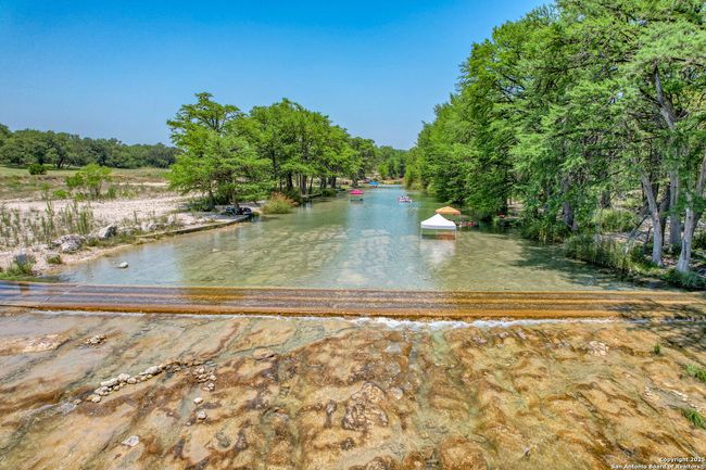 457 N Tomahawk Way, House other with 4 bedrooms, 3 bathrooms and null parking in Concan TX | Image 58