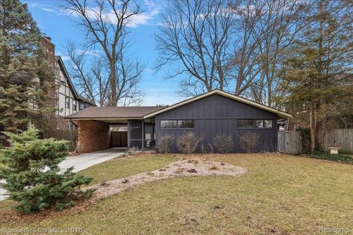 765 Barrington Rd, Grosse Pointe Park, MI, 48230-1724 | Card Image