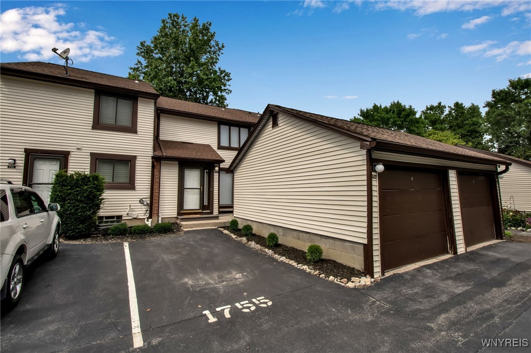 Charlesgate Cir, East Amherst, NY 14051