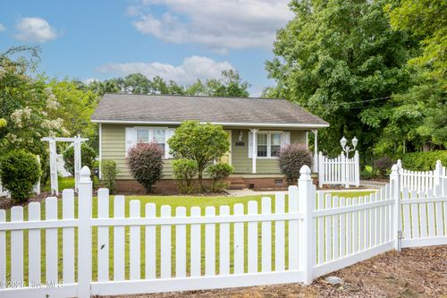 816 Peachtree St, Clinton, NC, 28328-2640 | Card Image