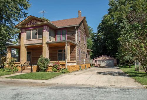 323 3rd Ave Ne, Waverly, IA, 50677-1727 | Card Image
