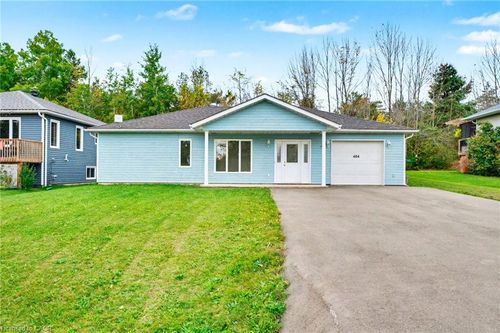 484 7th Ave, Port McNicoll, ON, L0K1R0 | Card Image