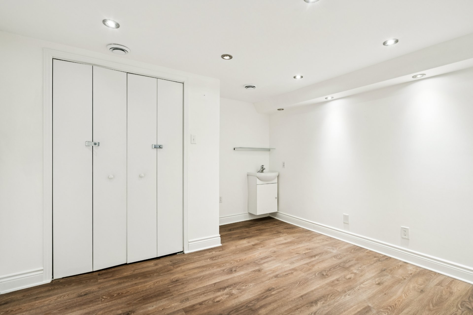 Commercial Sale in Montréal (Ahuntsic-Cartierville) 5