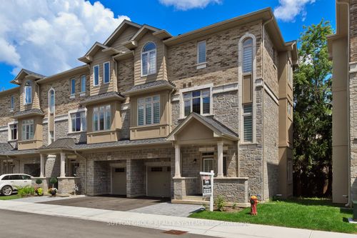 2011 Deerview Common, Oakville, ON, L6M0Y2 | Card Image