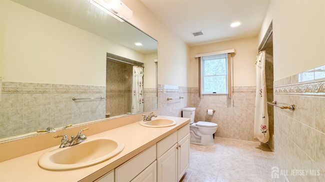 166 Lund Ave, House other with 5 bedrooms, 3 bathrooms and null parking in Edison NJ | Image 19