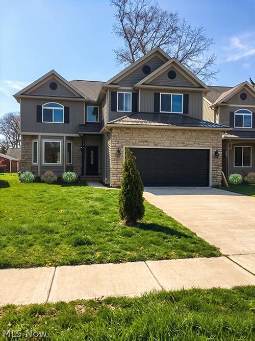 487 Parkside Dr, Bay Village, OH, 44140-2549 | Card Image