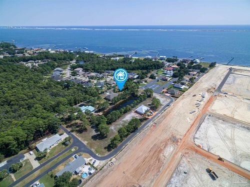 1717 E Smugglers Cove Dr, Gulf Breeze, FL, 32563-9008 | Card Image