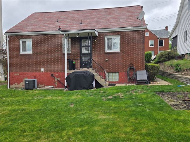 4013 Mcwhinney St, House other with 2 bedrooms, 2 bathrooms and 1 parking in Munhall PA | Image 15