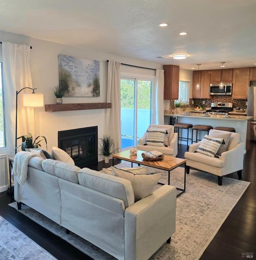 74 Hector Ln, Novato, CA, 94949-6381 | Card Image