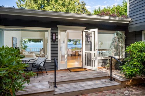 7946 Grand Ave Ne, Bainbridge Island, WA, 98110-1908 | Card Image