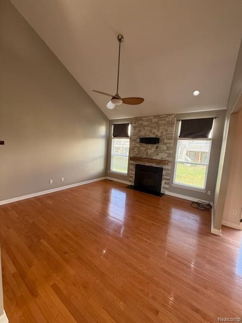 51124 Hallfield St, Novi, MI, 48374-1007 | Card Image