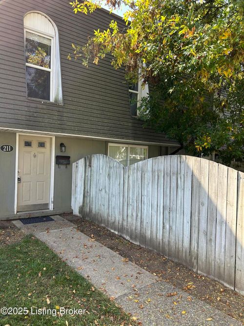 211-211 La Fontenay Ct, Louisville, KY, 40223-3001 | Card Image