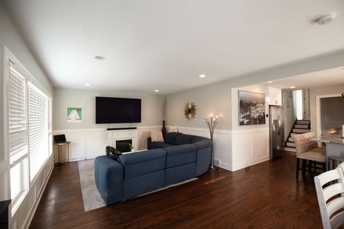 8453 N Ottawa Ave, Niles, IL, 60714-2041 | Card Image