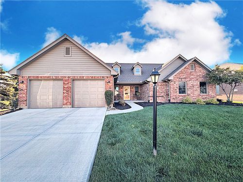 710 Westlake Dr, Troy, OH, 45373-8754 | Card Image