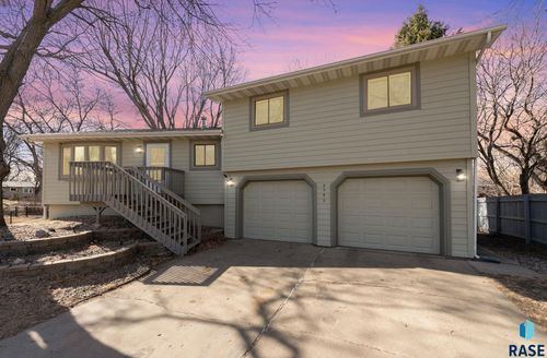 2305 S Royal Ct Court, Sioux Falls, SD, 57106 | Card Image
