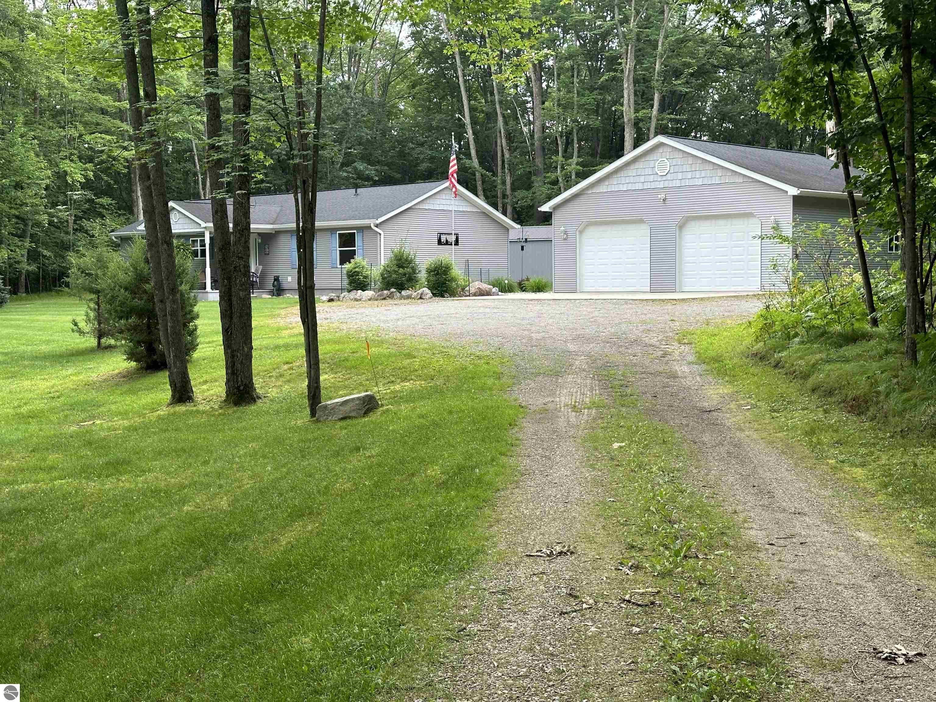 Maple Dr, Farwell, MI 48622