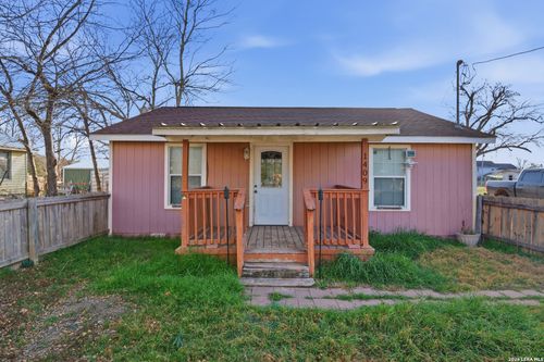 1409 N Heideke St, Seguin, TX, 78155-2818 | Card Image