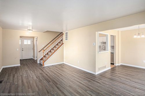 116 Regents Dr, Troy, MI, 48084-5421 | Card Image