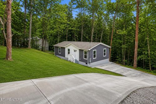 6504 Milroy Ln, Knoxville, TN, 37918-6405 | Card Image