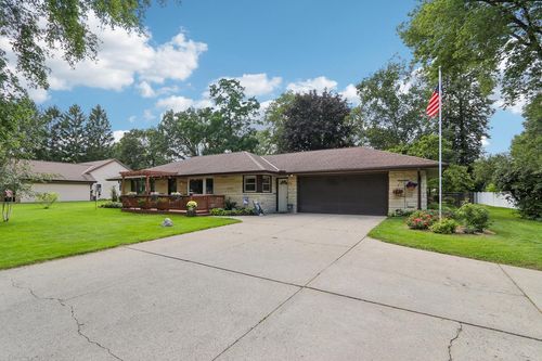W151N6887 Glenview Drive, Menomonee Falls, WI, 53051 | Card Image