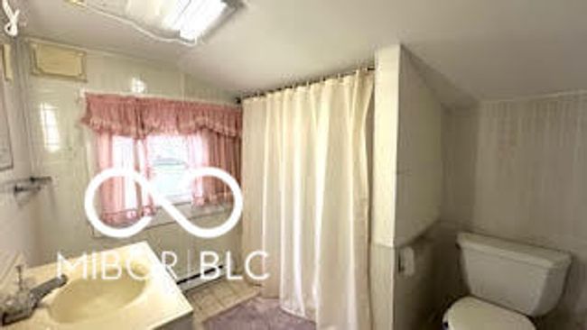 full bathroom featuring vaulted ceiling, vanity, a shower with shower curtain, and toilet | Image 13