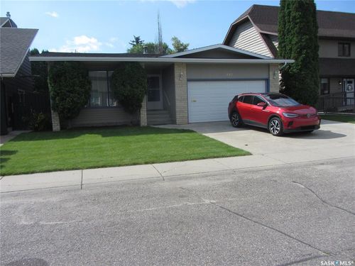 542 Christopher Lane, Saskatoon, SK, S7J3S5 | Card Image