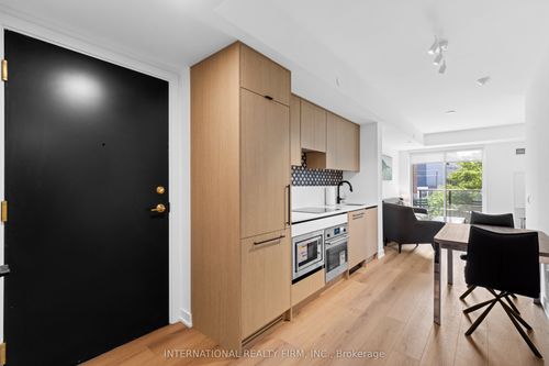 409-5 Lakeview Ave, Toronto, ON, M6J0H3 | Card Image