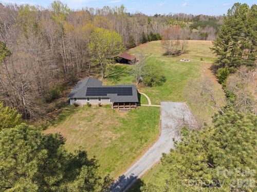 527 Floyd Blackwell Rd, Tryon, NC, 28782-8722 | Card Image