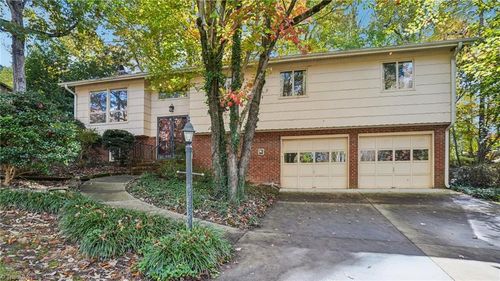 218 Shadowlawn Dr, Jamestown, NC, 27282-9623 | Card Image