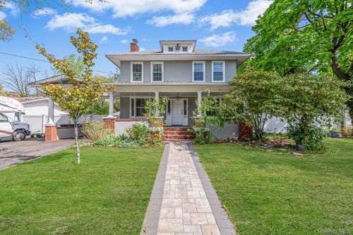 537 Livingston St, Westbury, NY, 11590-2419 | Card Image