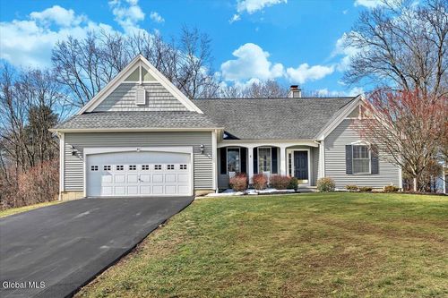 31 Summerfield Cir, Mechanicville, NY, 12118-3647 | Card Image