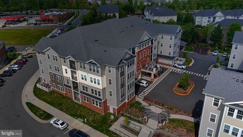 301-700 Mount Airy Ter Ne, LEESBURG, VA, 20176 | Card Image