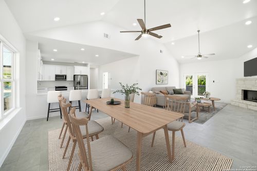 221 Deer Oaks Dr, Lakehills, TX, 78063-6282 | Card Image