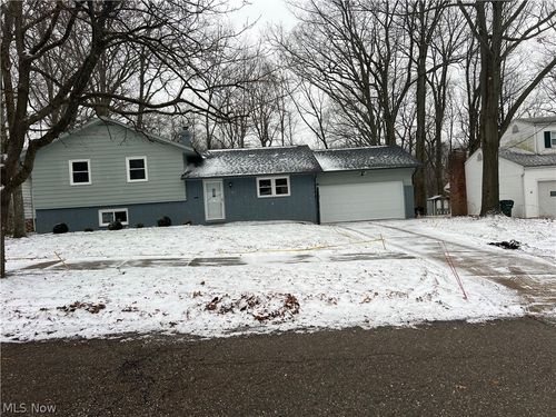 851 Wellmon St, Bedford, OH, 44146-3876 | Card Image